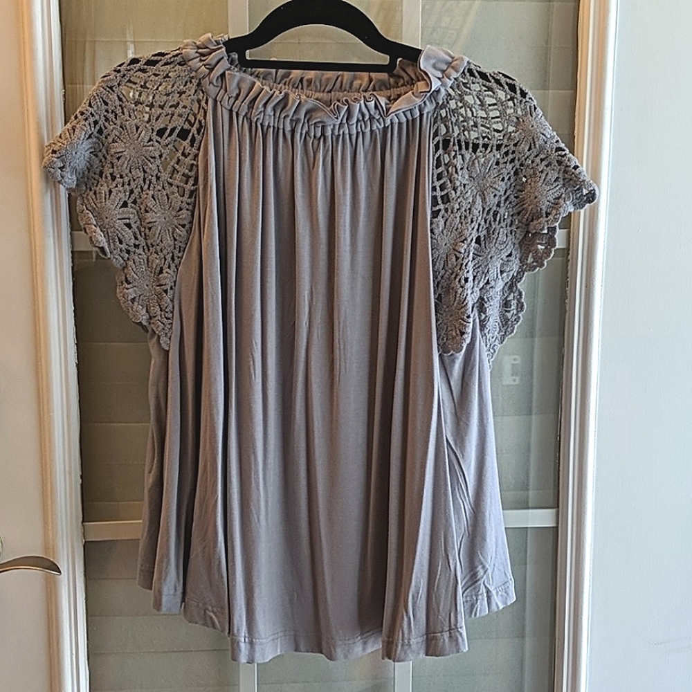 Crochet Sleeve Gray Flowy Top SZ M